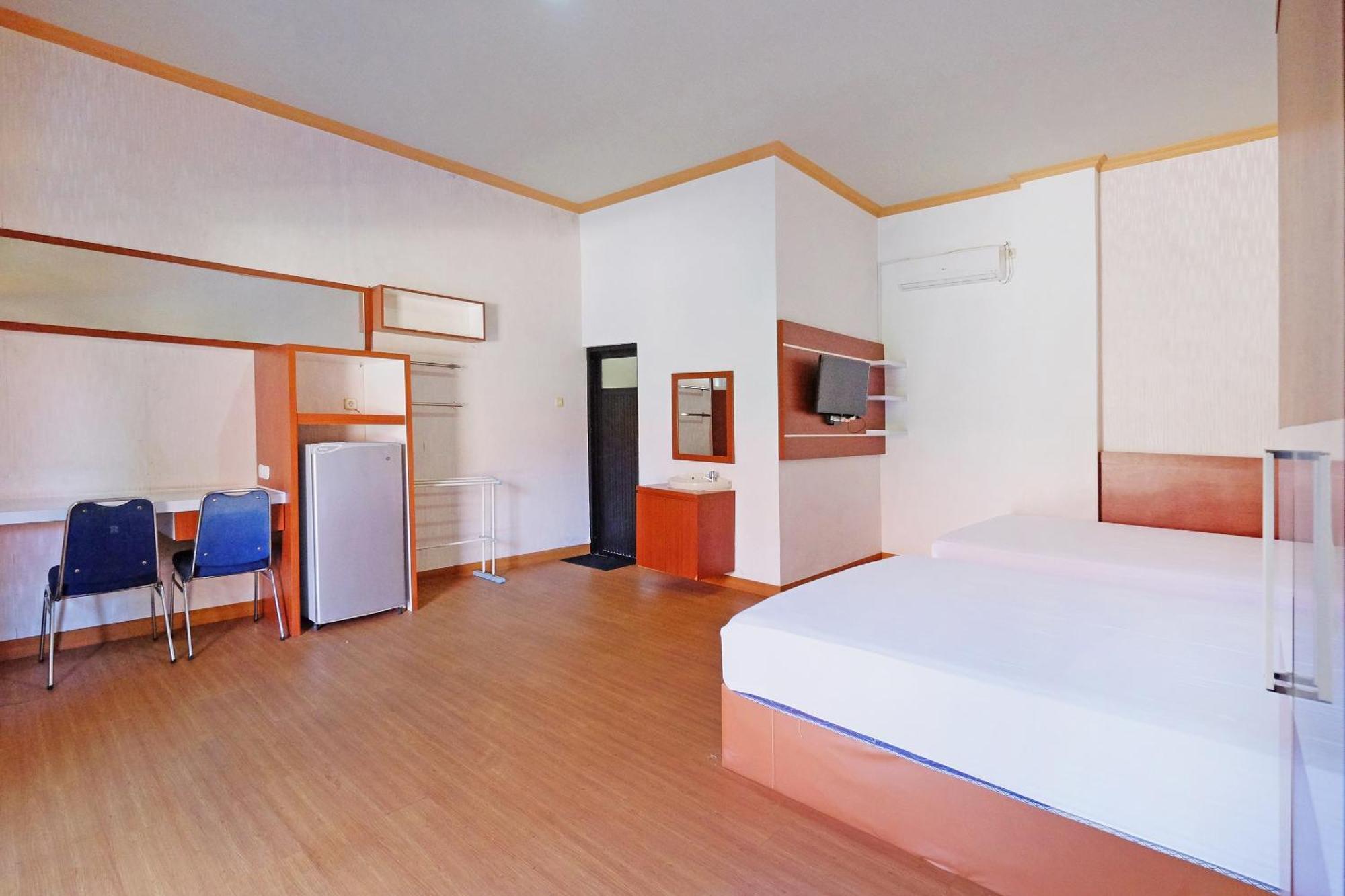 Collection O 91046 Hotel Remaja Indah Masamba Extérieur photo