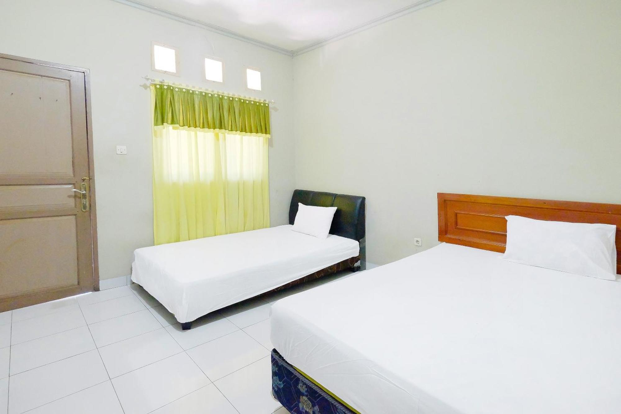 Collection O 91046 Hotel Remaja Indah Masamba Extérieur photo